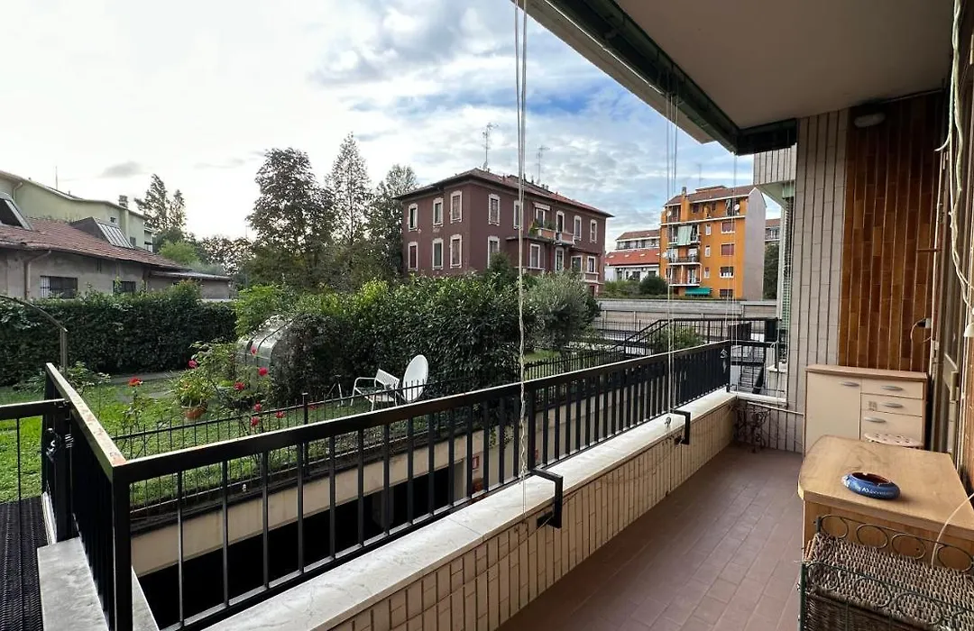 Dehomes - Two Bedrooms, Terrace, Wi-Fi, Tram To Centre & Rho Fiera-1