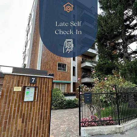 Dehomes - Two Bedrooms, Terrace, Wi-Fi, Tram To Centre & Rho Fiera-2